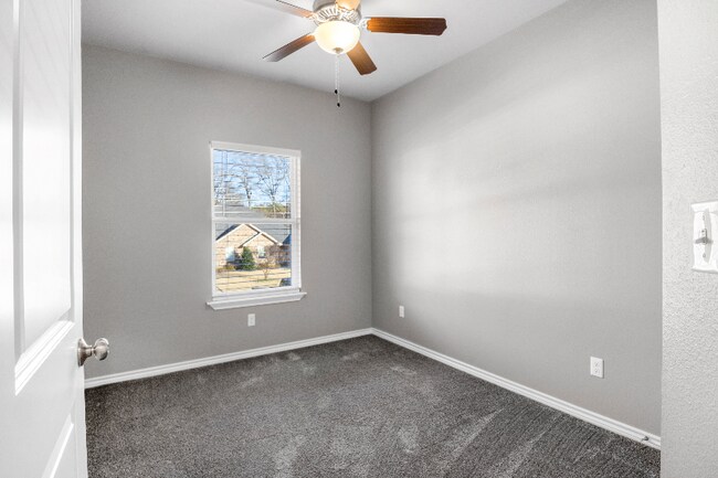 Building Photo - 16076 Echo Glen Dr