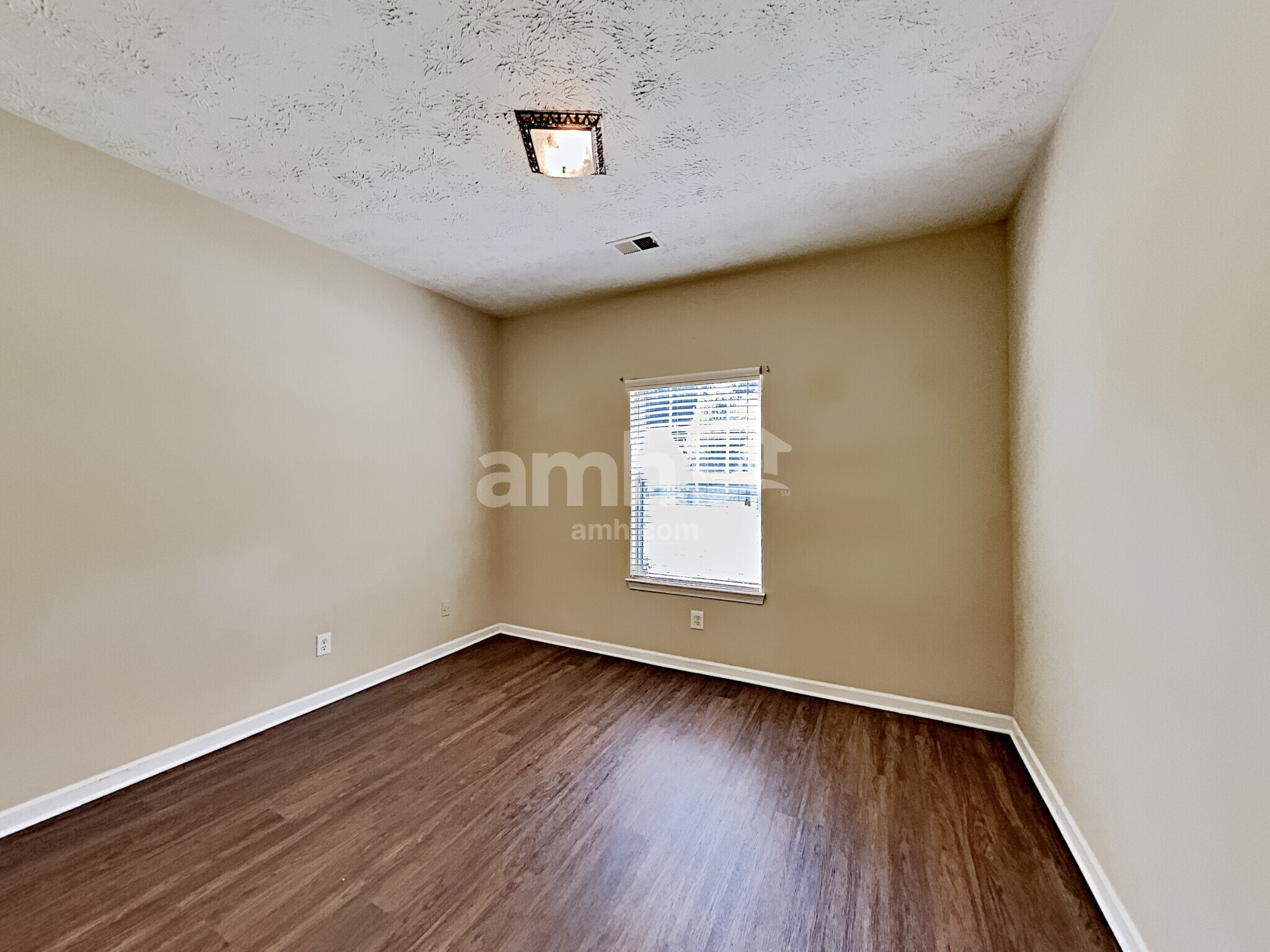 Building Photo - 6812 Bridgewood Dr