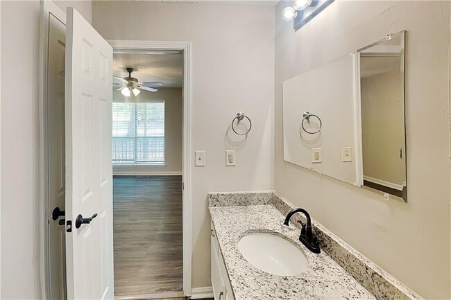 Building Photo - 125 Azalea Dr