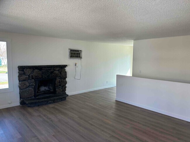 Building Photo - 308 E Olympic Ave
