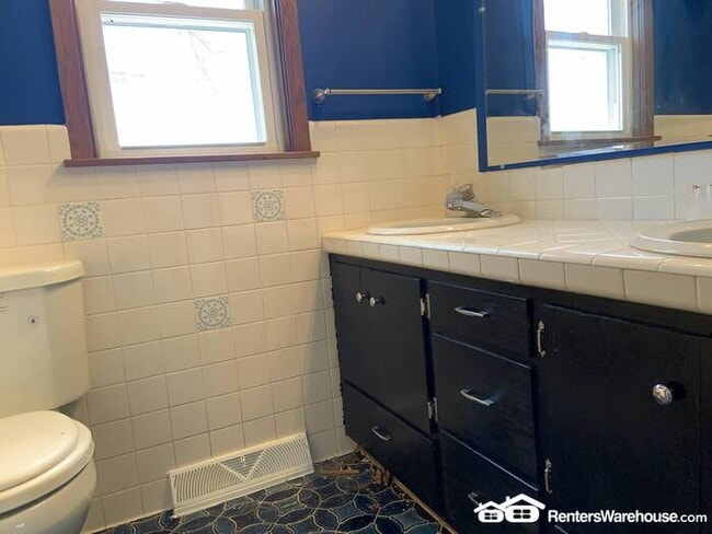 Building Photo - Beautifully Remodeled SFH in Plato Availab...