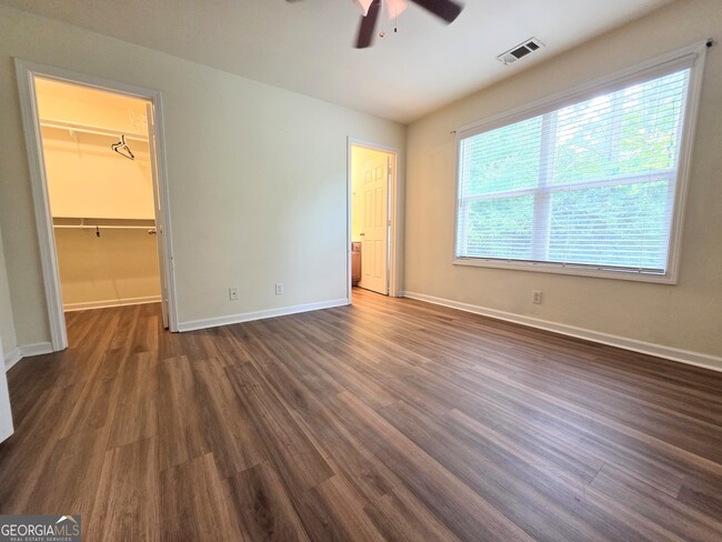 Building Photo - 207 Granite Way