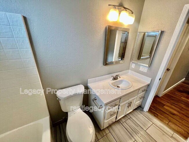 Building Photo - 1605 Paseo Flores Dr