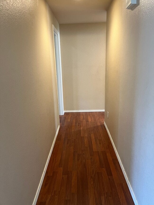 Building Photo - Beautiful 4 bedroom 2 bathroom single family house with Fenced backyard and 3 car garage