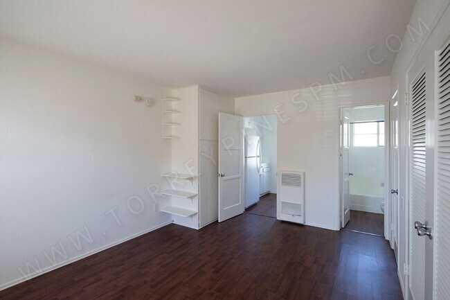 Building Photo - OPEN HOUSE: 11/1 2-3PM ~ Beautiful Studio ...