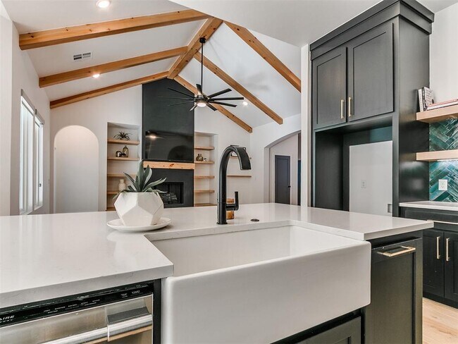 Building Photo - 2117 Aminas Wy