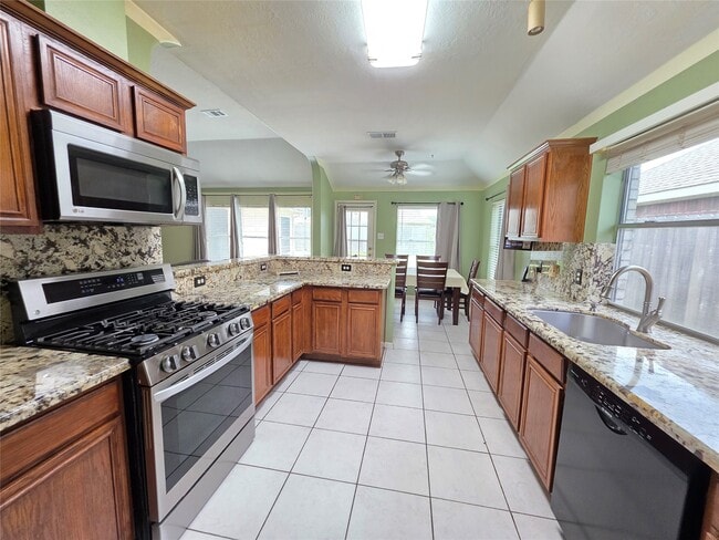 Building Photo - 17226 Stratford Green Dr