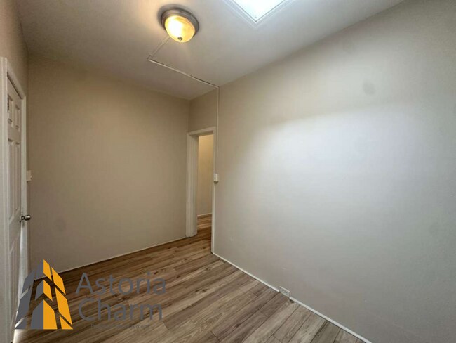 Building Photo - 910 Edmondson Ave