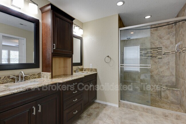 Building Photo - 16734 Basin Oak