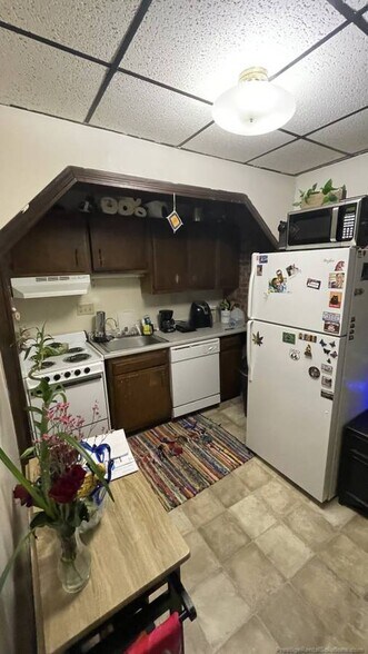 Building Photo - 149 Main St