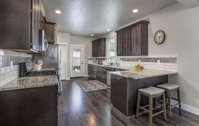 Building Photo - 4646 Corvina St