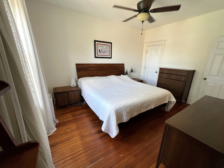 Master Suite - 3817 Lafayette Ave