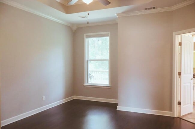 Building Photo - 205 Windcrest Cir