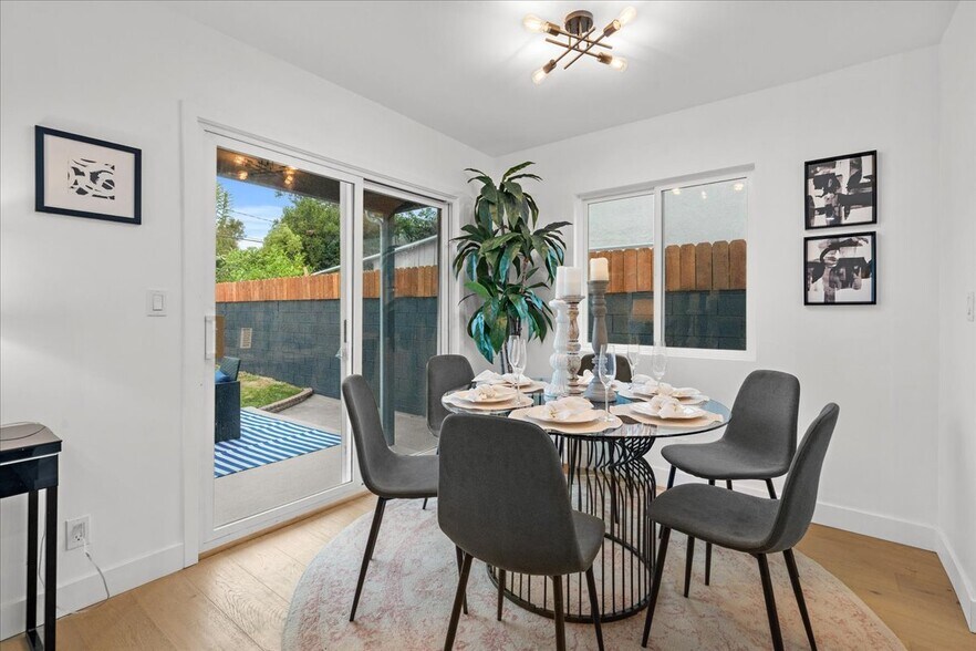 Building Photo - 5815 Saloma Ave