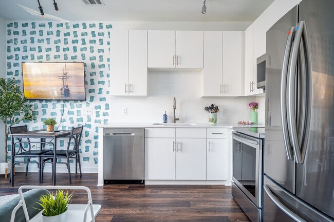 Building Photo - 542 Boulevard NE