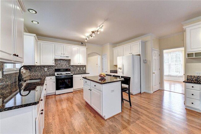 Building Photo - 3615 Ansley Park Dr