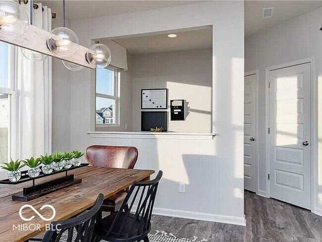 Building Photo - 4894 Oak Hl Dr