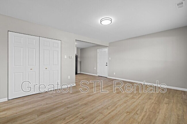 Building Photo - 1412 E Pitman Ave
