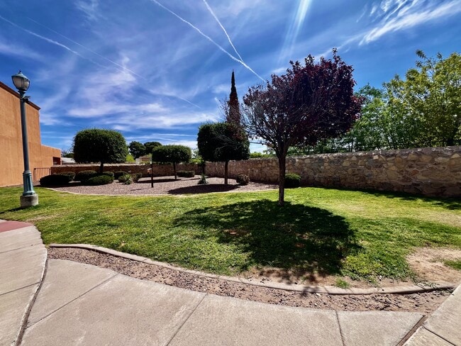 Building Photo - 3150 N Yarbrough Dr