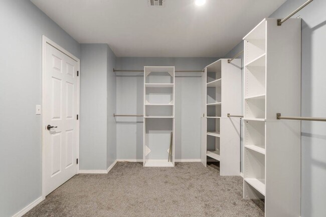 Building Photo - Modern Comfort on 1 Acre in Coweta – Available Now!