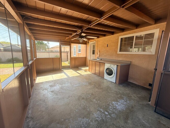Building Photo - Adorable 2-bedroom home available for rent in Lakewood Mutuals!