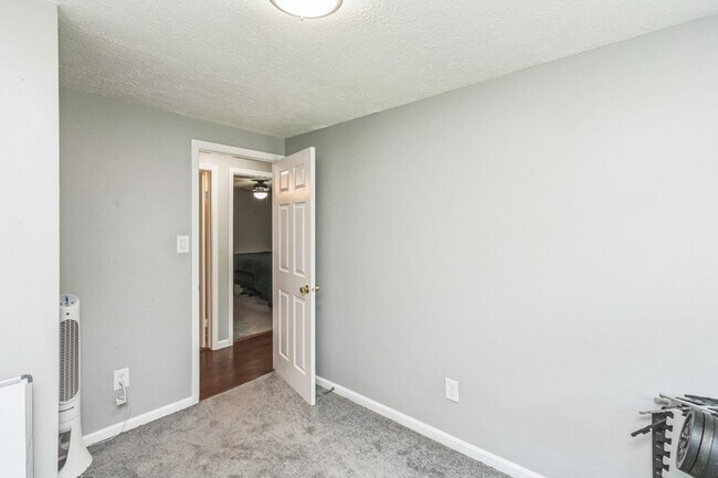 Building Photo - 15337 Edgehill Dr