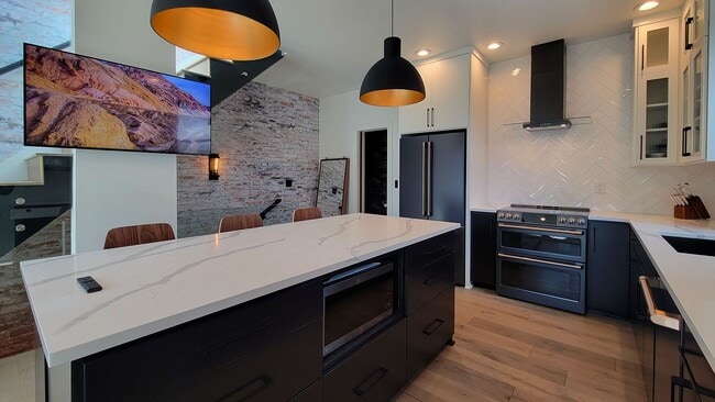 Building Photo - Station House Suite B is a stunning 2 bedr...