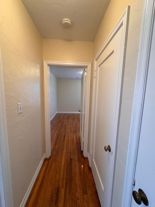 Building Photo - 21 Orange Dr