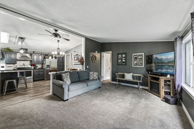 Building Photo - Stunning Rambler on Acreage with Lake Shor...