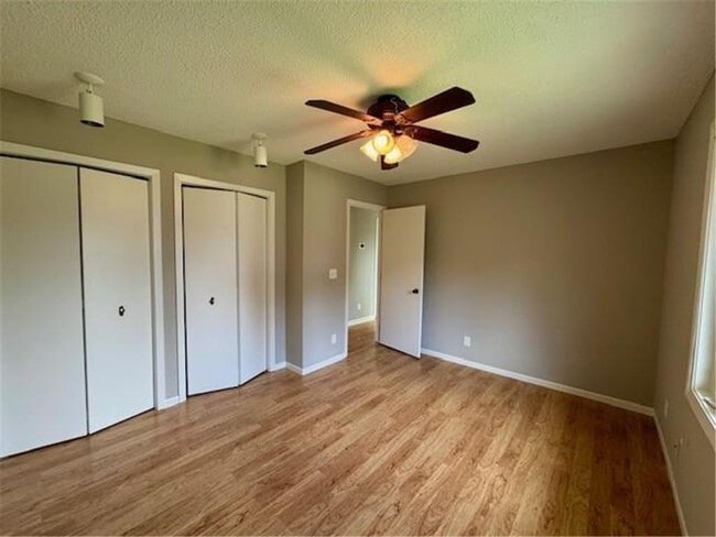 Building Photo - 1327 Windcrest Ave