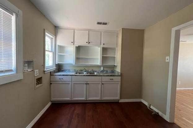 Building Photo - 1349 Graham St