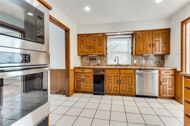 Building Photo - 2805 Staffordshire Dr