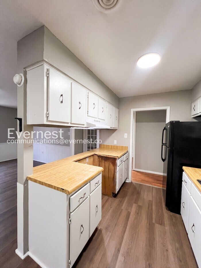 Building Photo - 5787 Northland Dr