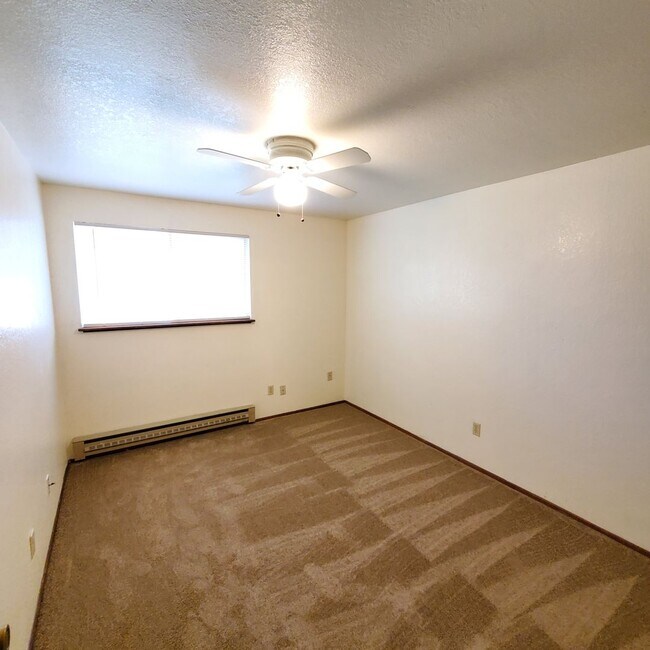 Building Photo - Madrona Way Duplex