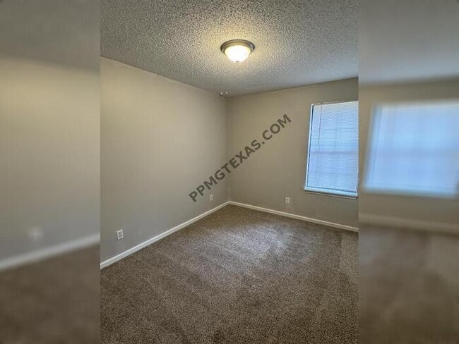 Building Photo - 11 Riata Ct