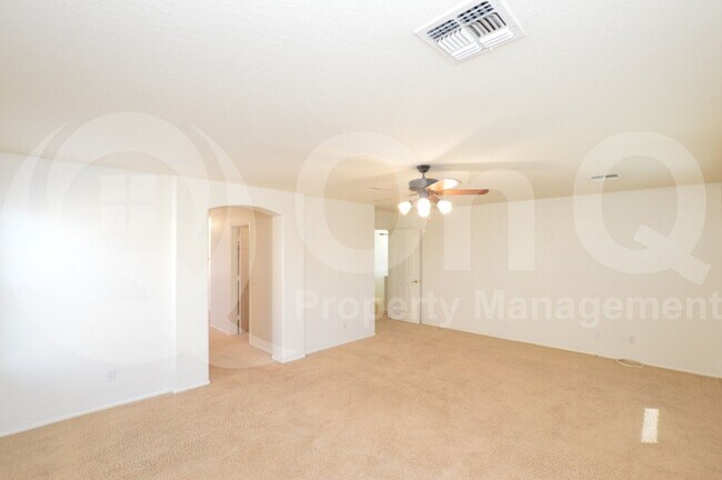 Building Photo - 3105 E Vallejo Dr