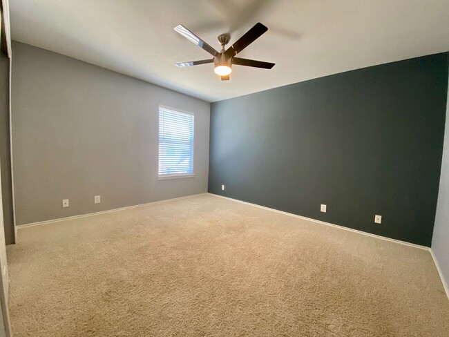 Building Photo - Medical Center/USAA/ UTSA 3 BD/2.5 BA Ready for Move In!