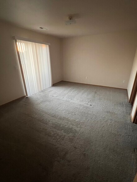 master bedroom with slider to west-facing balcony - 5541 Glenridge Way