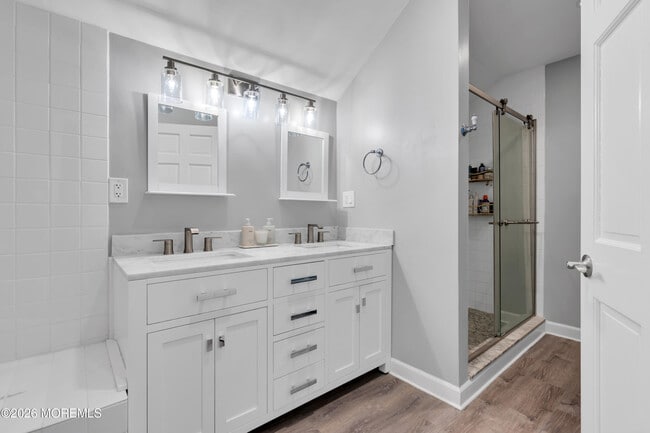 Building Photo - 160 Main St