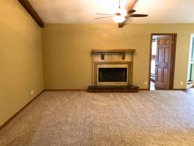 Building Photo - 3/2 home with a fenced in yard!