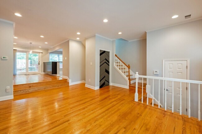 Building Photo - Great 3br 2.5 Bath Townhome in Rockville MD