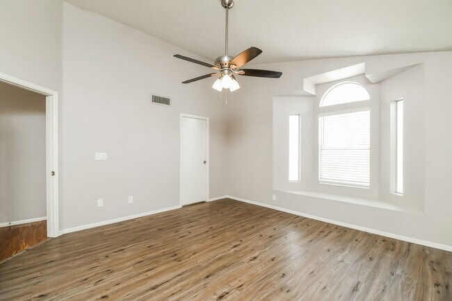 Building Photo - 4165 E Wayland Rd