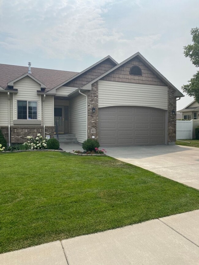 Primary Photo - Beautiful 3 bed 2 bath condo on the west end!