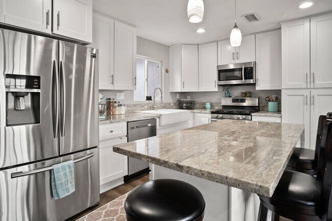 Building Photo - 4 Bed | 2.5 Bath Home in Spring Valley with Detached Office Suite!