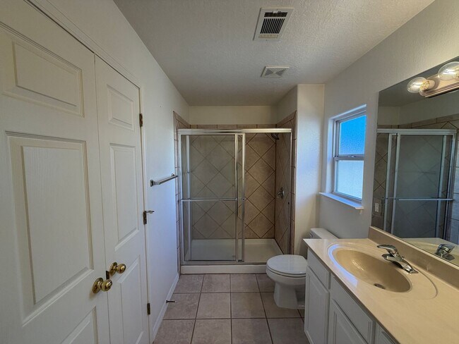 Building Photo - 3 Bedroom Home Near Louisiana Blvd NE & Paseo Del Norte Blvd NE!