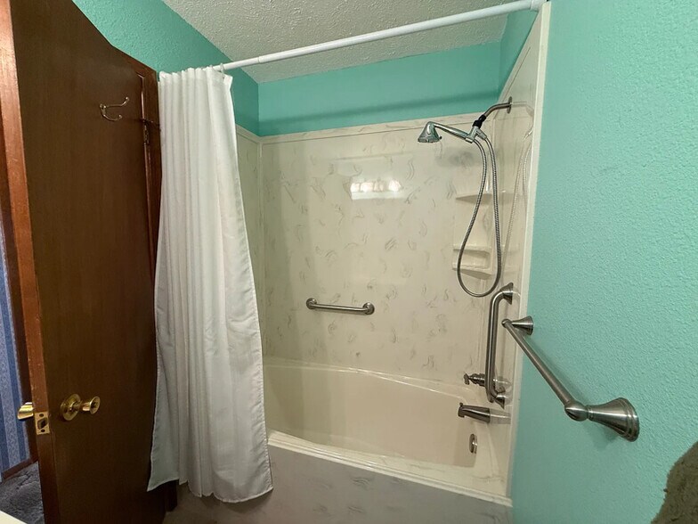 Building Photo - 4410 E 26th St