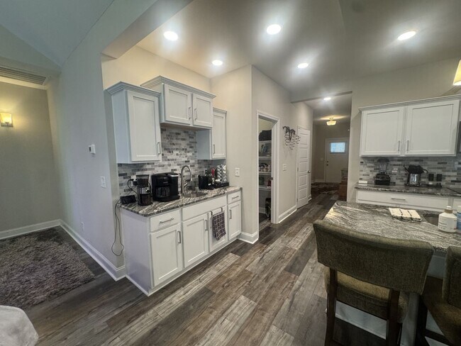 Building Photo - 280 Bluebriar Trace