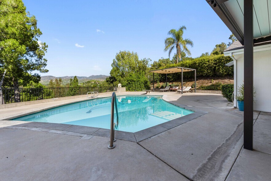 Building Photo - 10405 Ditson St