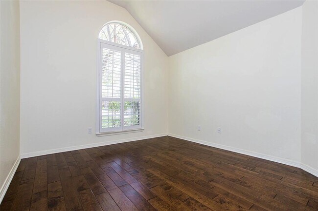 Building Photo - 3605 Bayton Dr