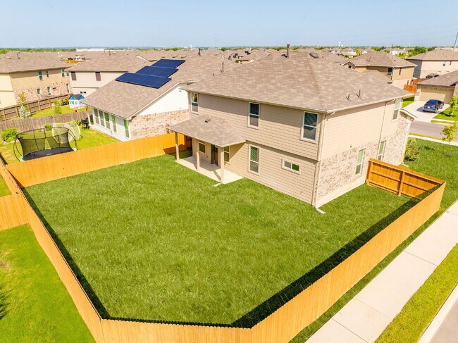 Building Photo - Spacious 5-Bedroom Rental on Oversized Cor...